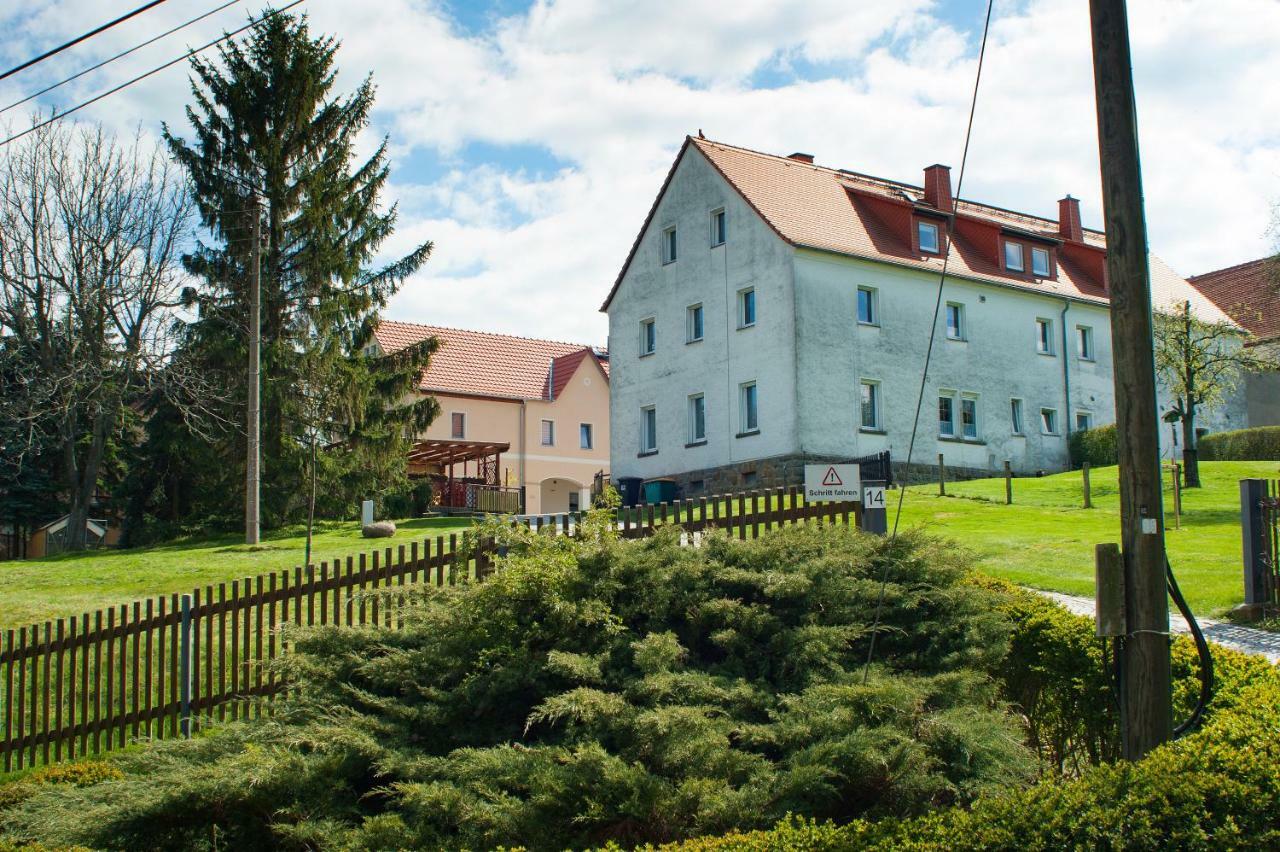 Dreiseitenhof Ferienwohnung Kuenzel 萨兰德特 外观 照片