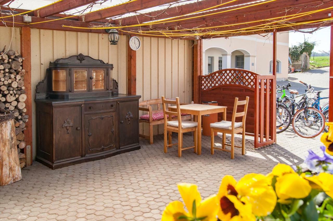 Dreiseitenhof Ferienwohnung Kuenzel 萨兰德特 外观 照片