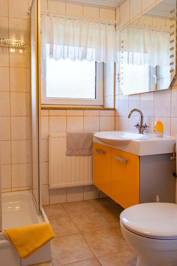 Dreiseitenhof Ferienwohnung Kuenzel 萨兰德特 外观 照片